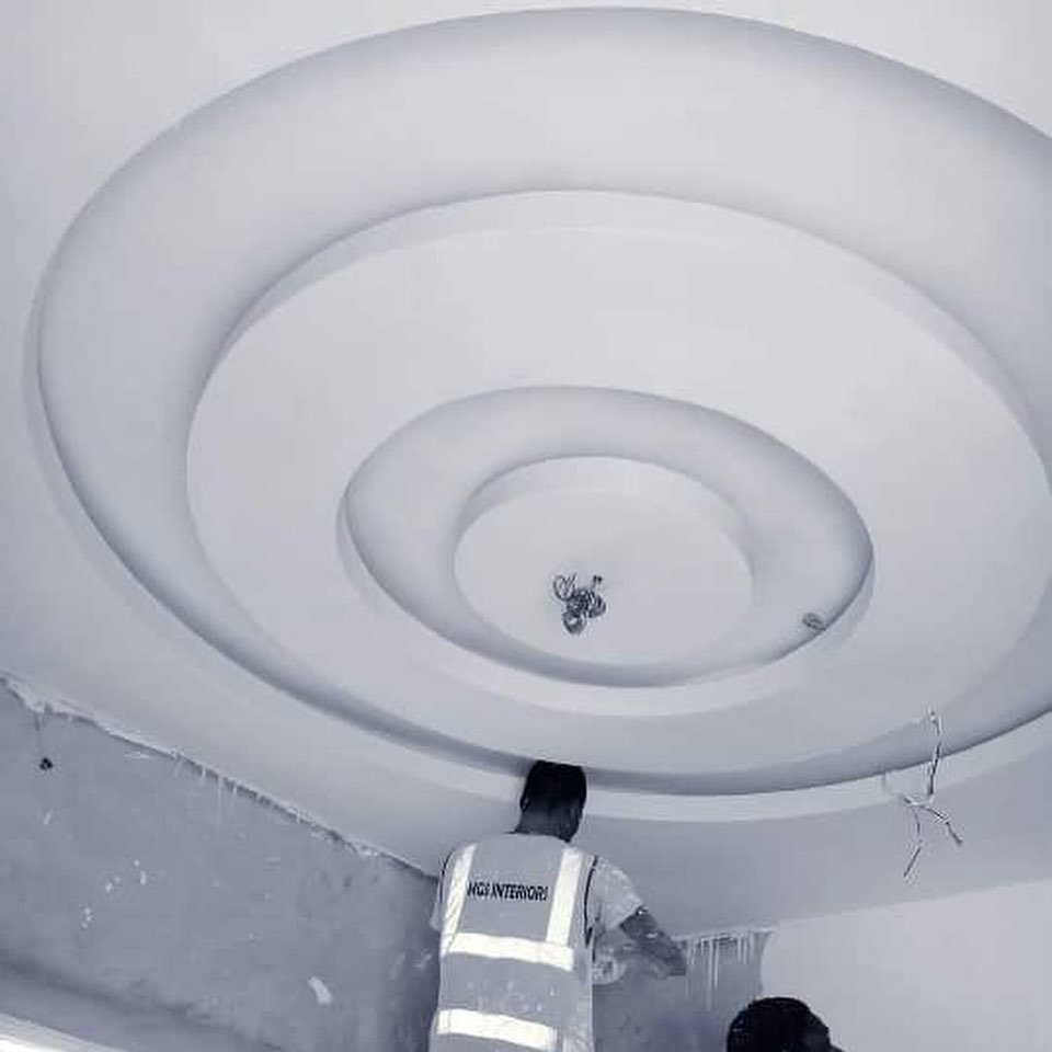 Example of elegant POP ceiling with staff moulding detail by Pro Home Decor